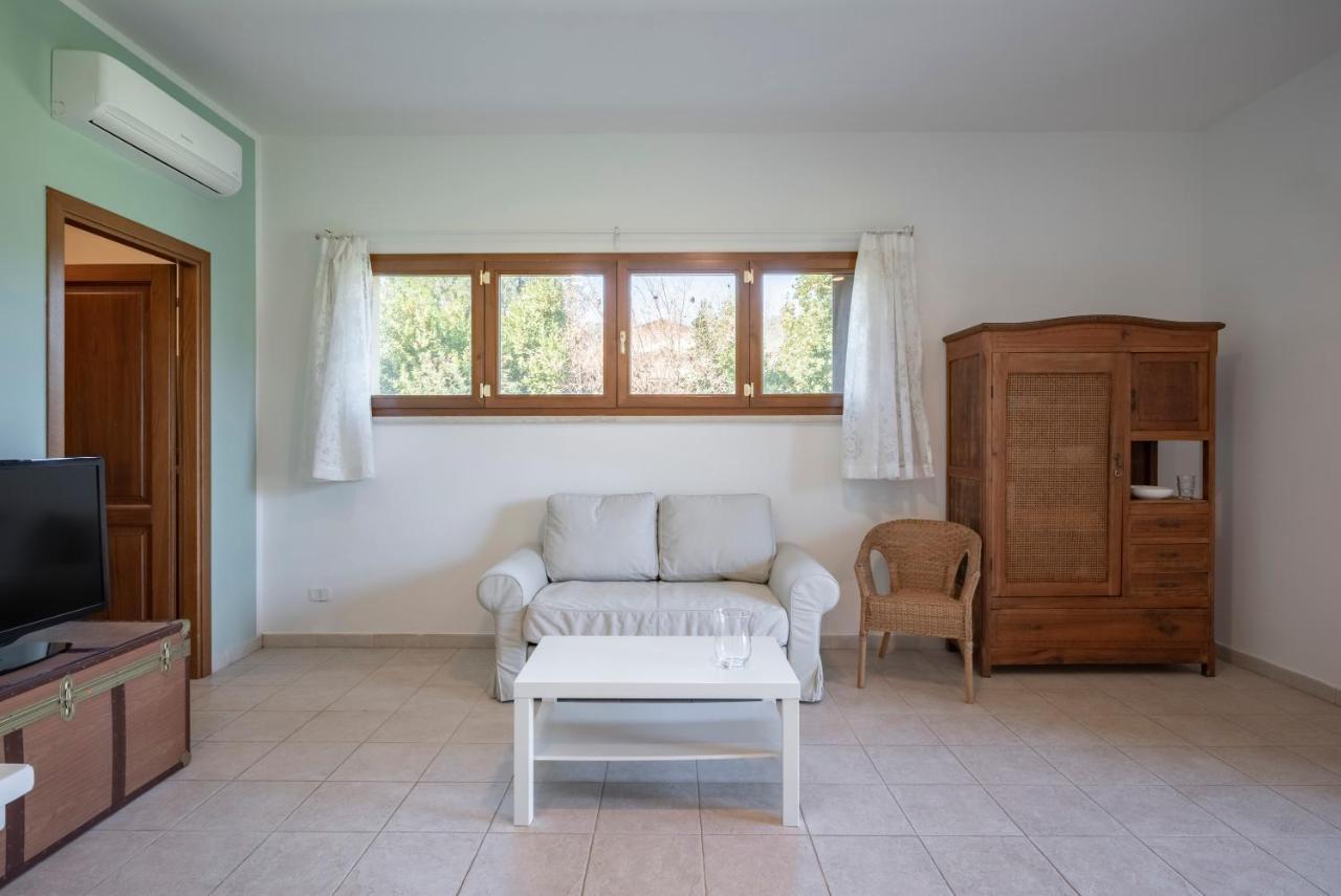 Agriturismo Terre Di Castiglione カスティリオーネ・デッラ・ペスカーイア エクステリア 写真