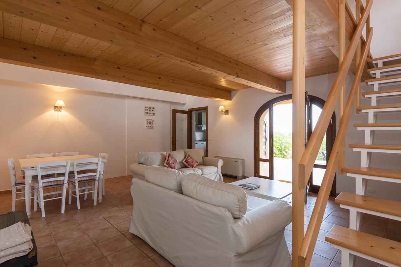Agriturismo Terre Di Castiglione カスティリオーネ・デッラ・ペスカーイア エクステリア 写真